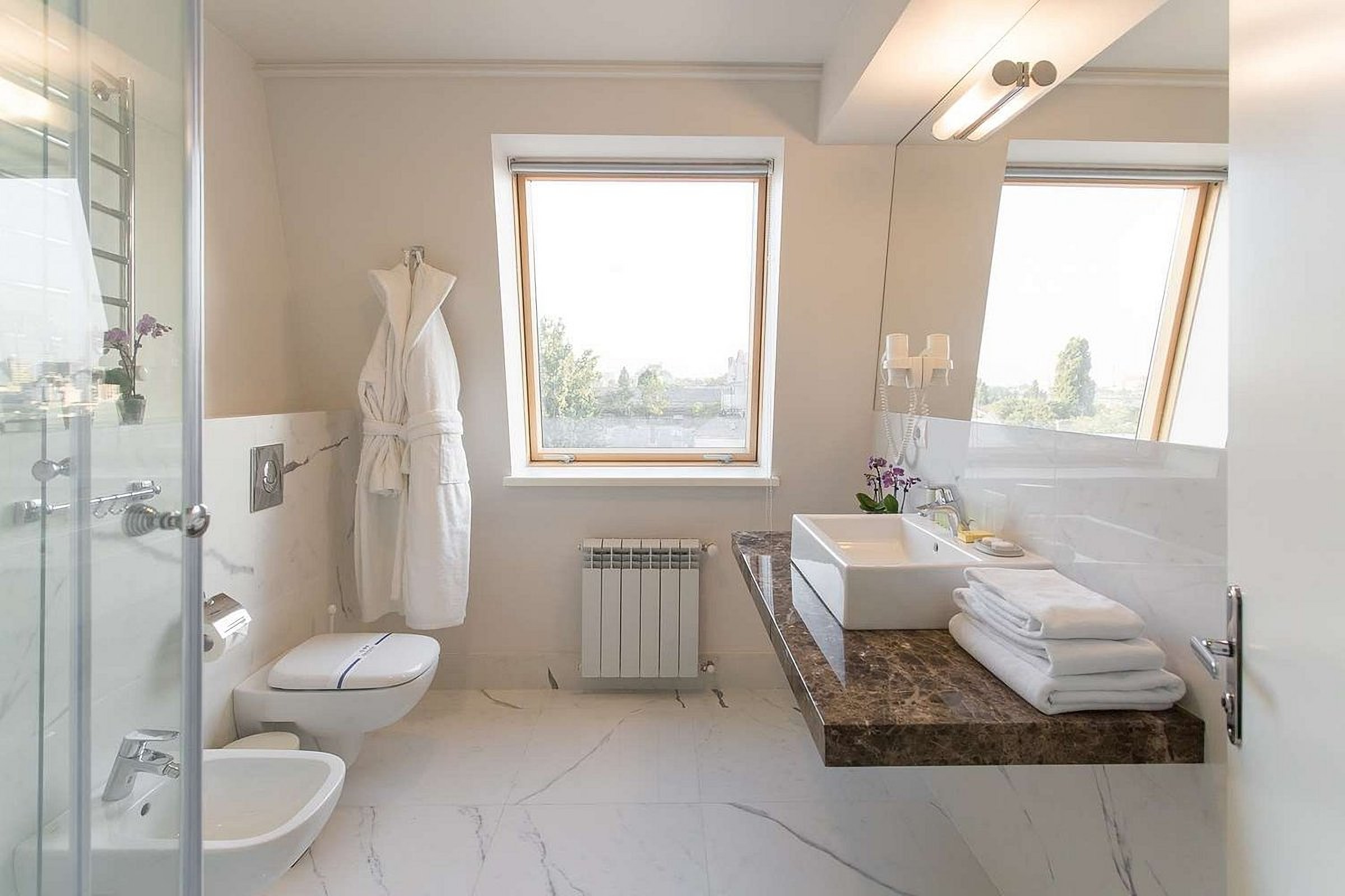 Ванна кімната в номері в UNO Design Hotel Odessa Україна