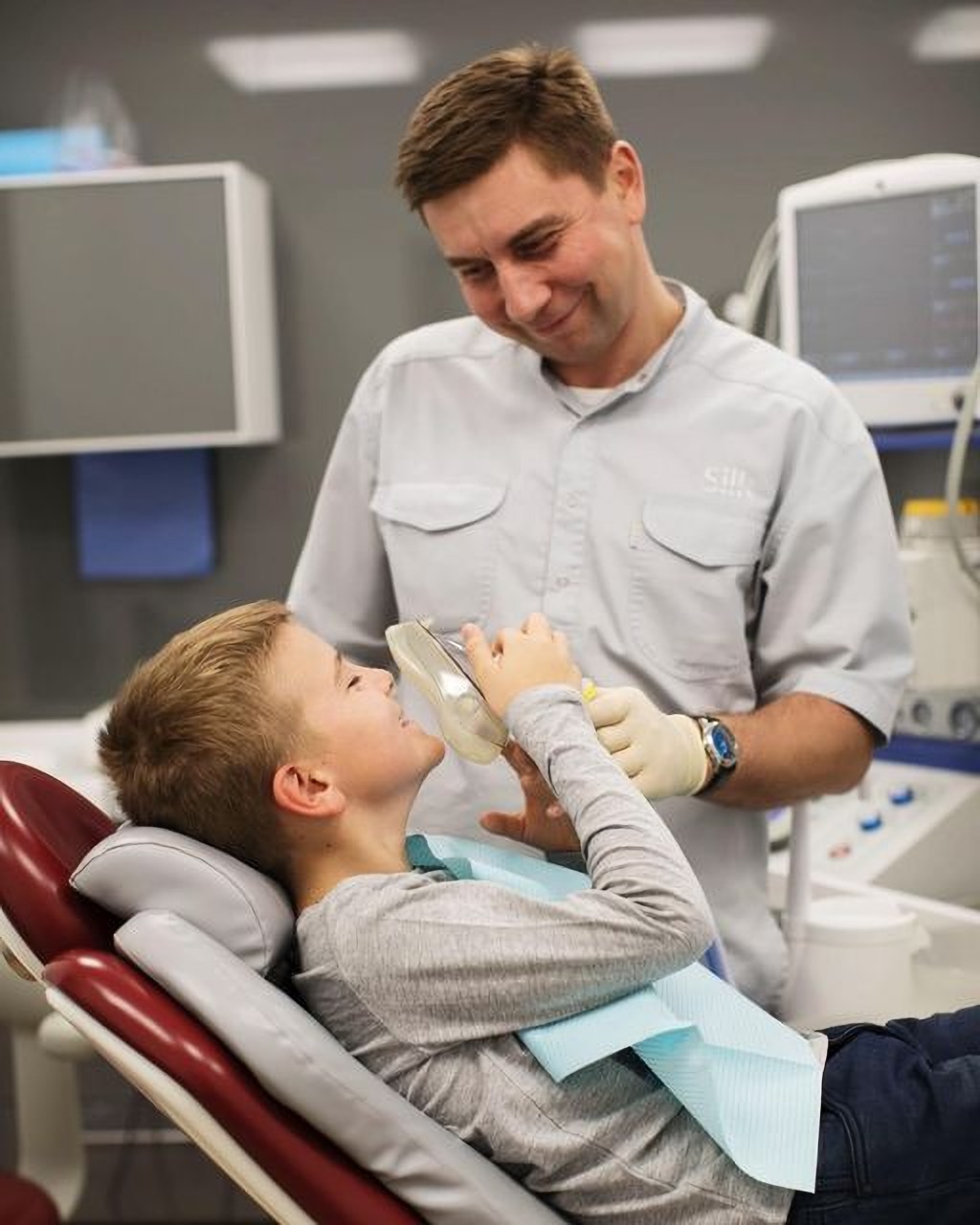 Дитина на прийомі у стоматолога в клініці Silk