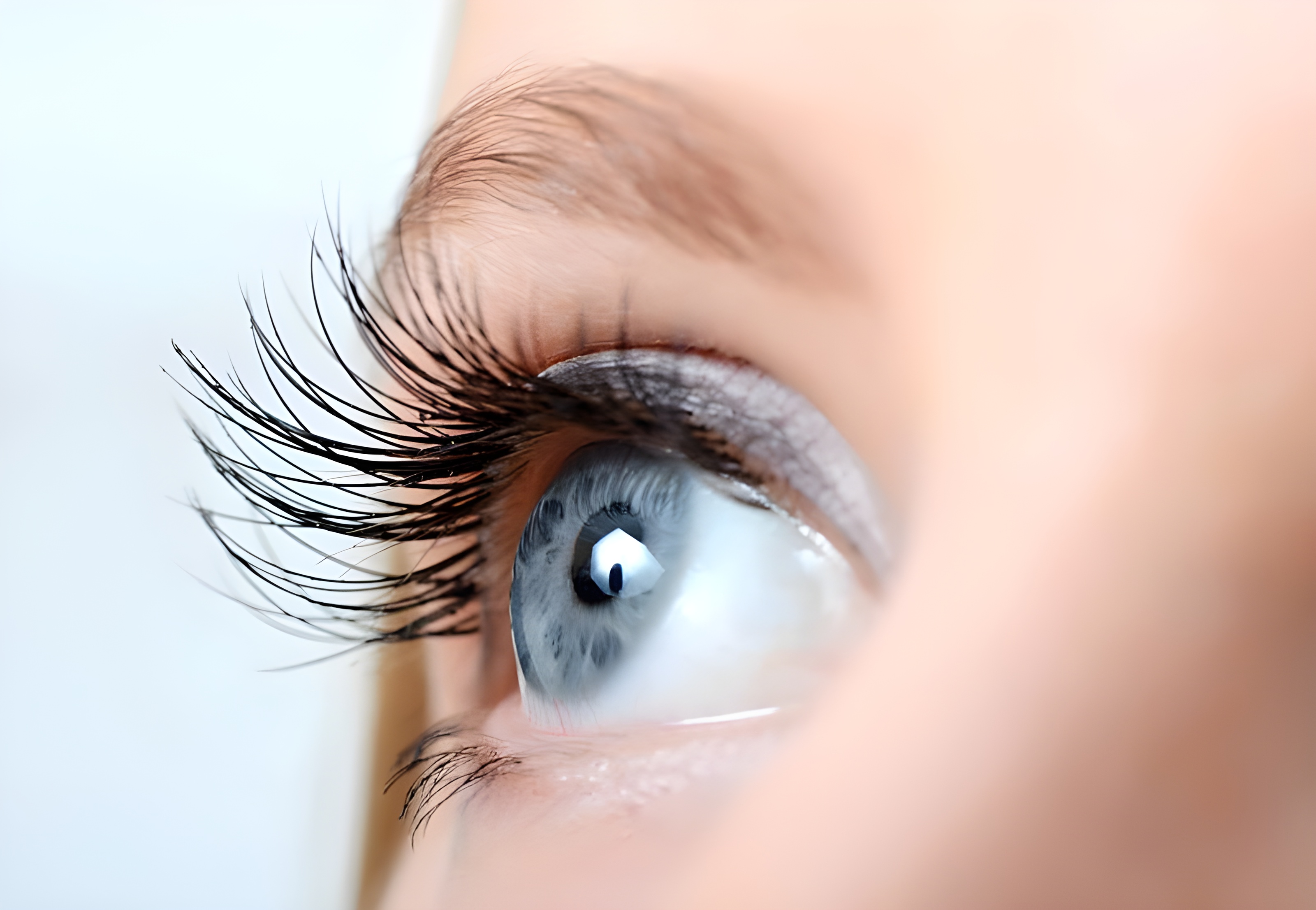 праве жіноче око після операції lasik