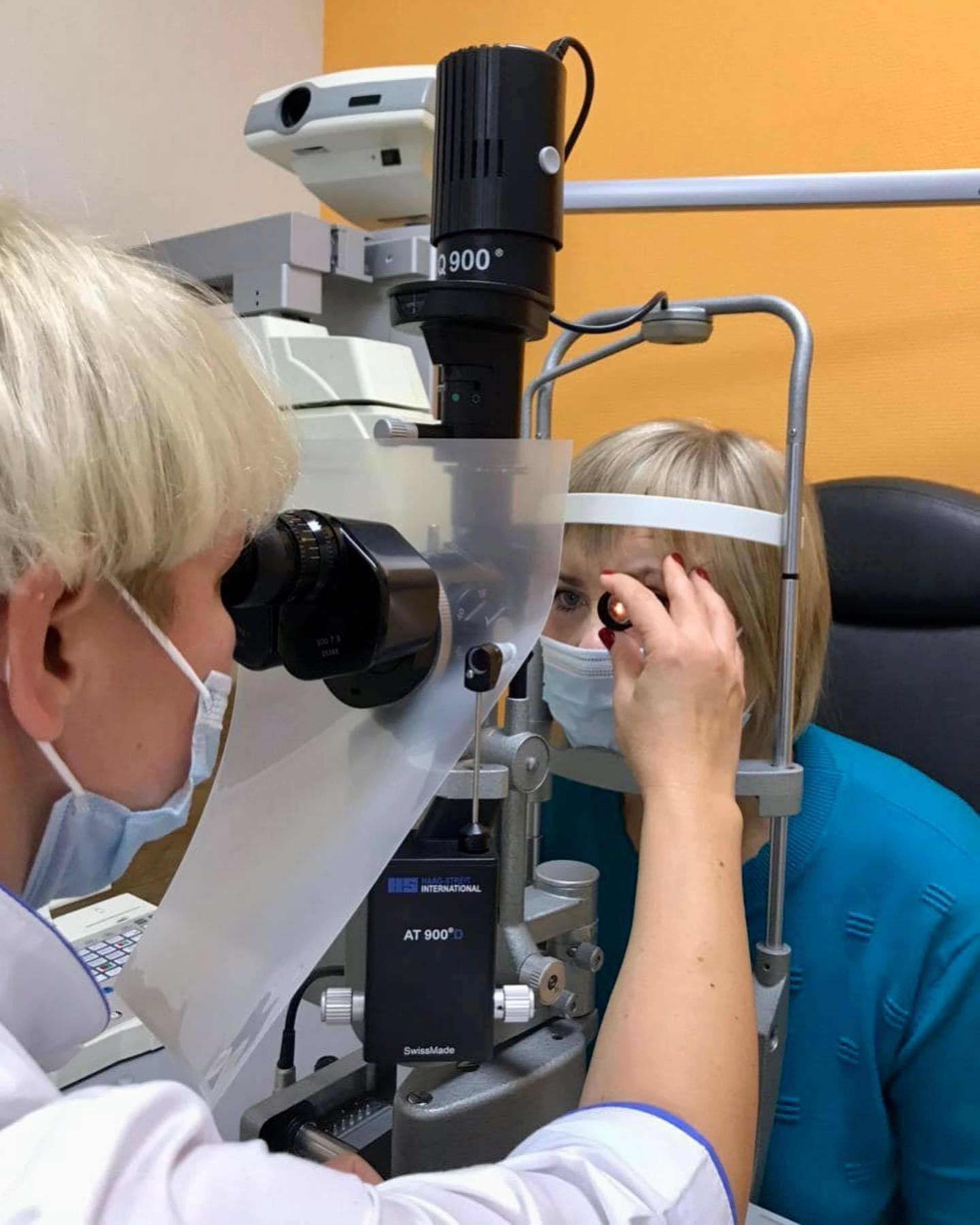 Обстеження дитини в офтальмологічній клініці Харків Україна