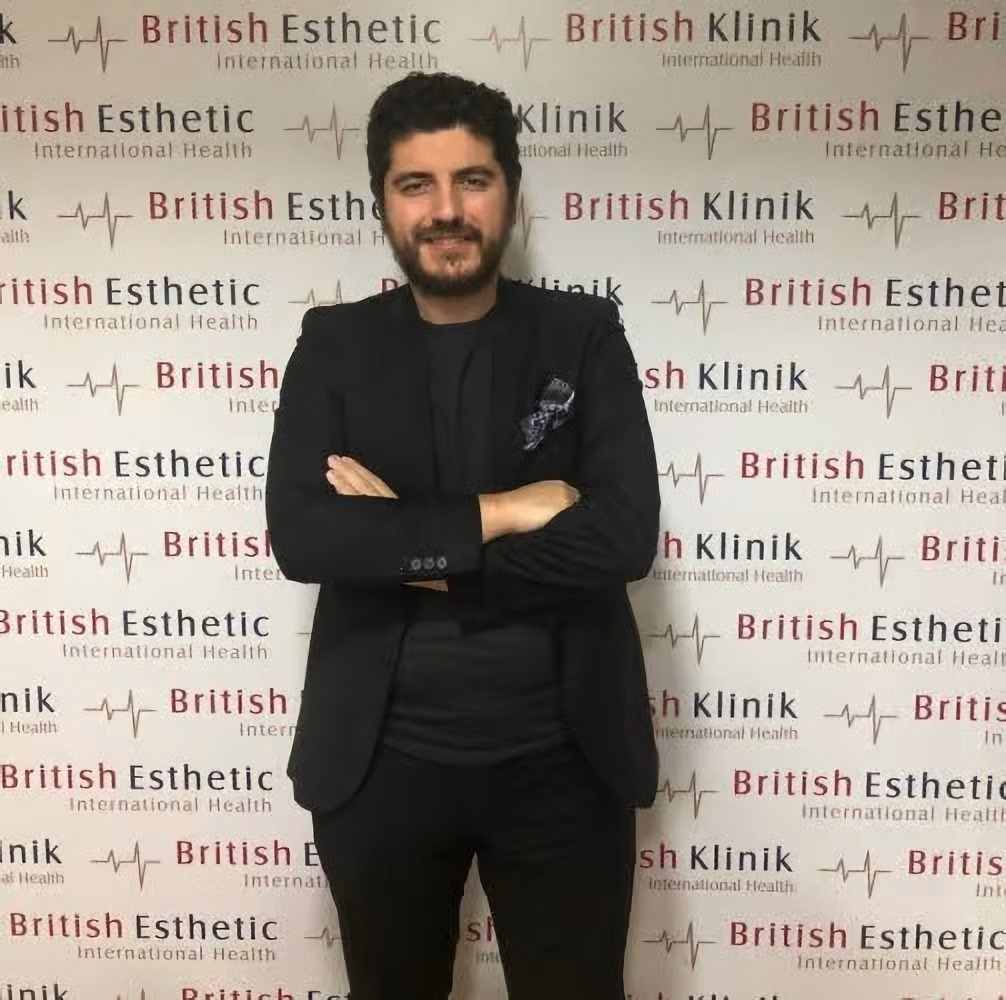 Лікар клініки British Estetik у Стамбулі
