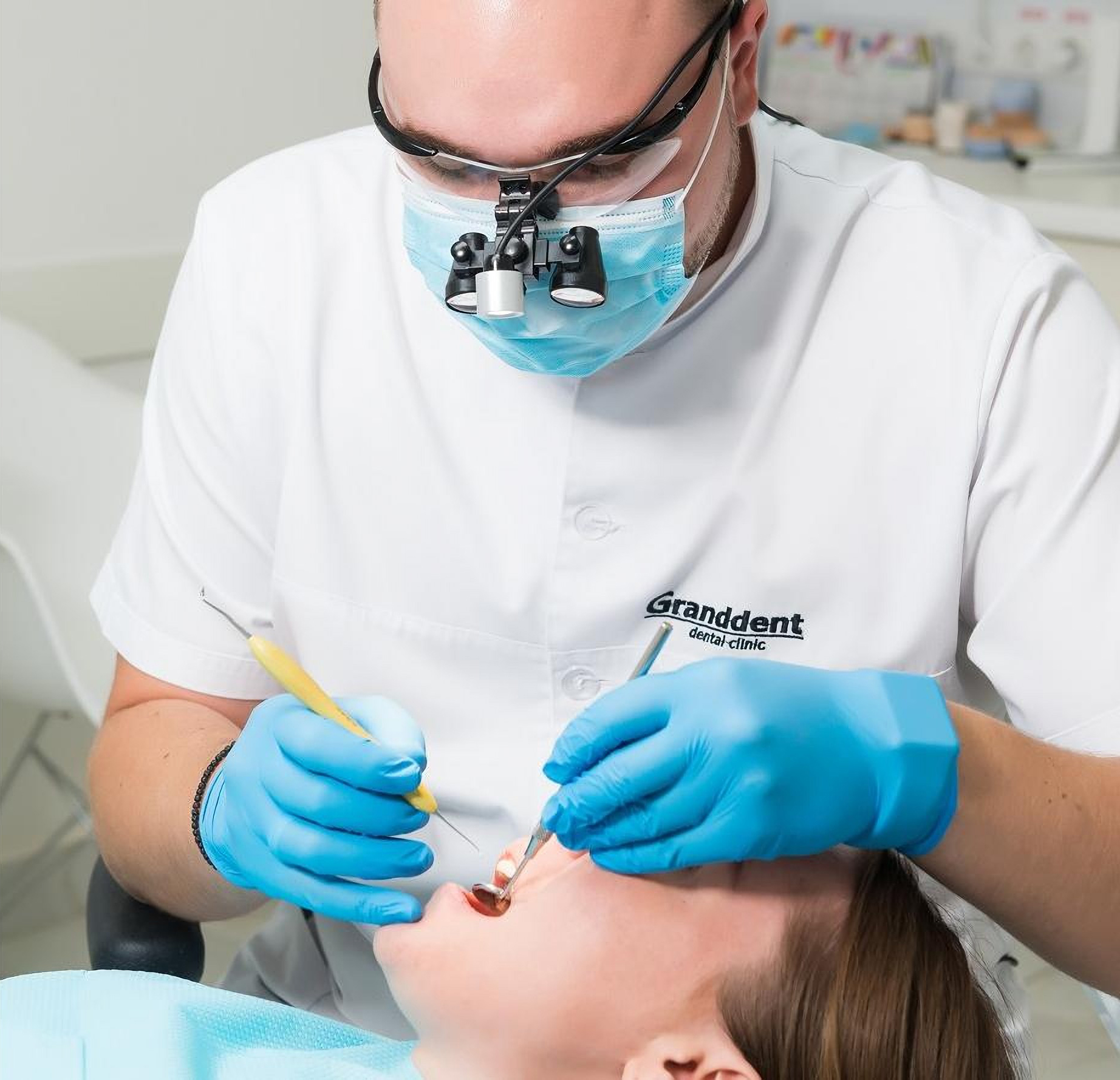 Лікар в стоматологічній клініці Granddent в Одесі Україна