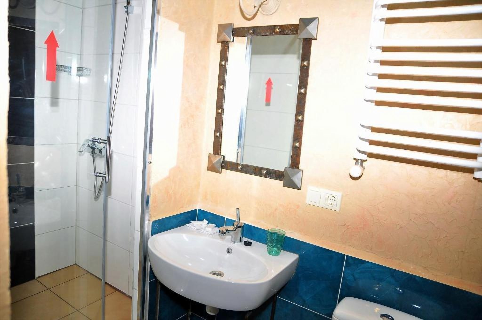 Ванна кімната в готелі Old Krakow у Львові Україна