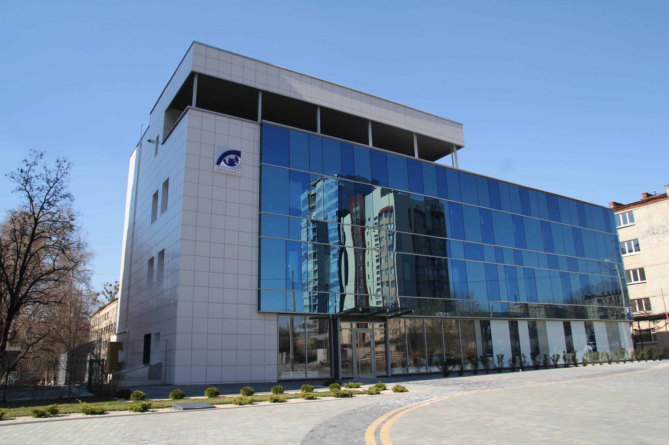 Будівля міжнародного медичного офтальмологічного центру