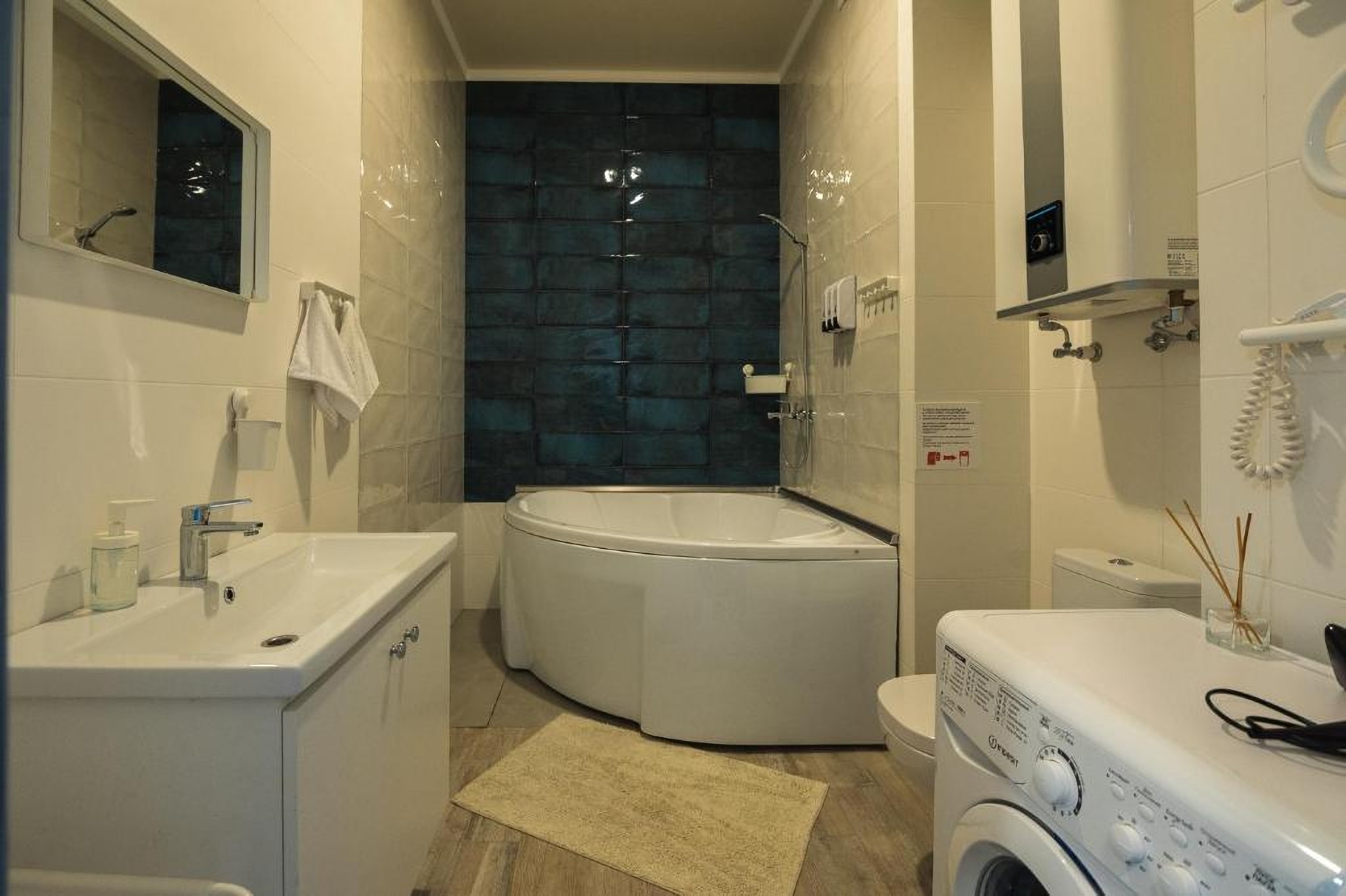 Велика ванна кімната в готельному номері Rooftop-2021 Одеса Україна